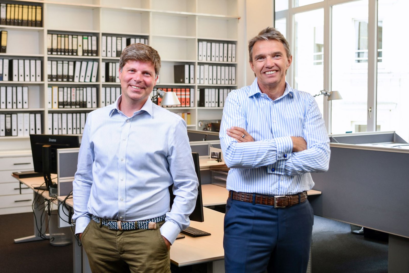 Die Geschäftsführer Thomas Kopitzke und Rasmus V. Witt im Büro am Ballindamm